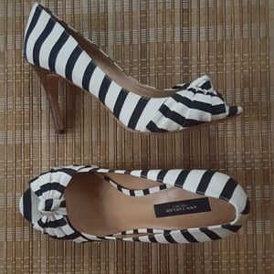 Ann Taylor Peep Toe  Shoes in Black/White